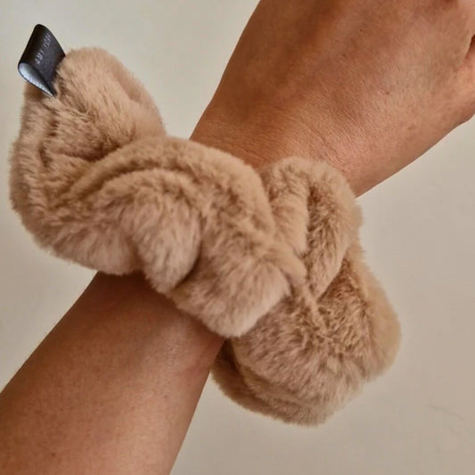 Faux-Fur Scrunchie -Beige