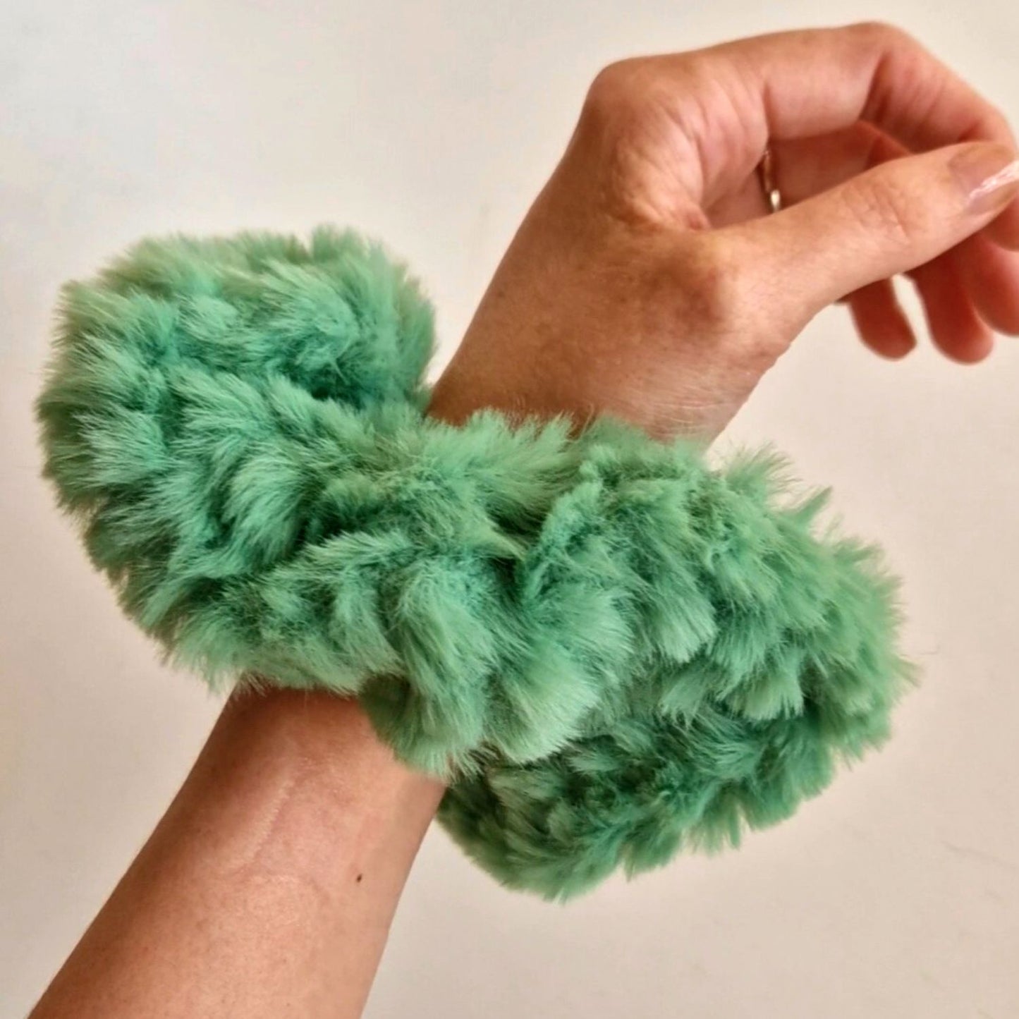 Faux-Fur Scrunchie - Green